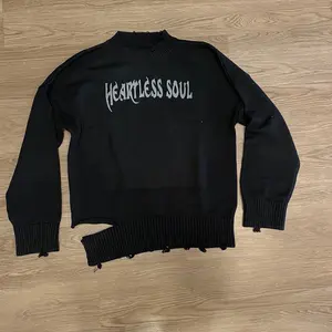 Heartless distress knitted sweater  Casual Crew Neck Slim-fitting
