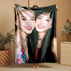 1 piece Two fashionable women’s summer street photoshoot themed flannel blanket - All-season flannel blanket, suitable for sofas and beds, super soft and comfortable, modern design style, digitally printed pattern, 100% polyester material, machine