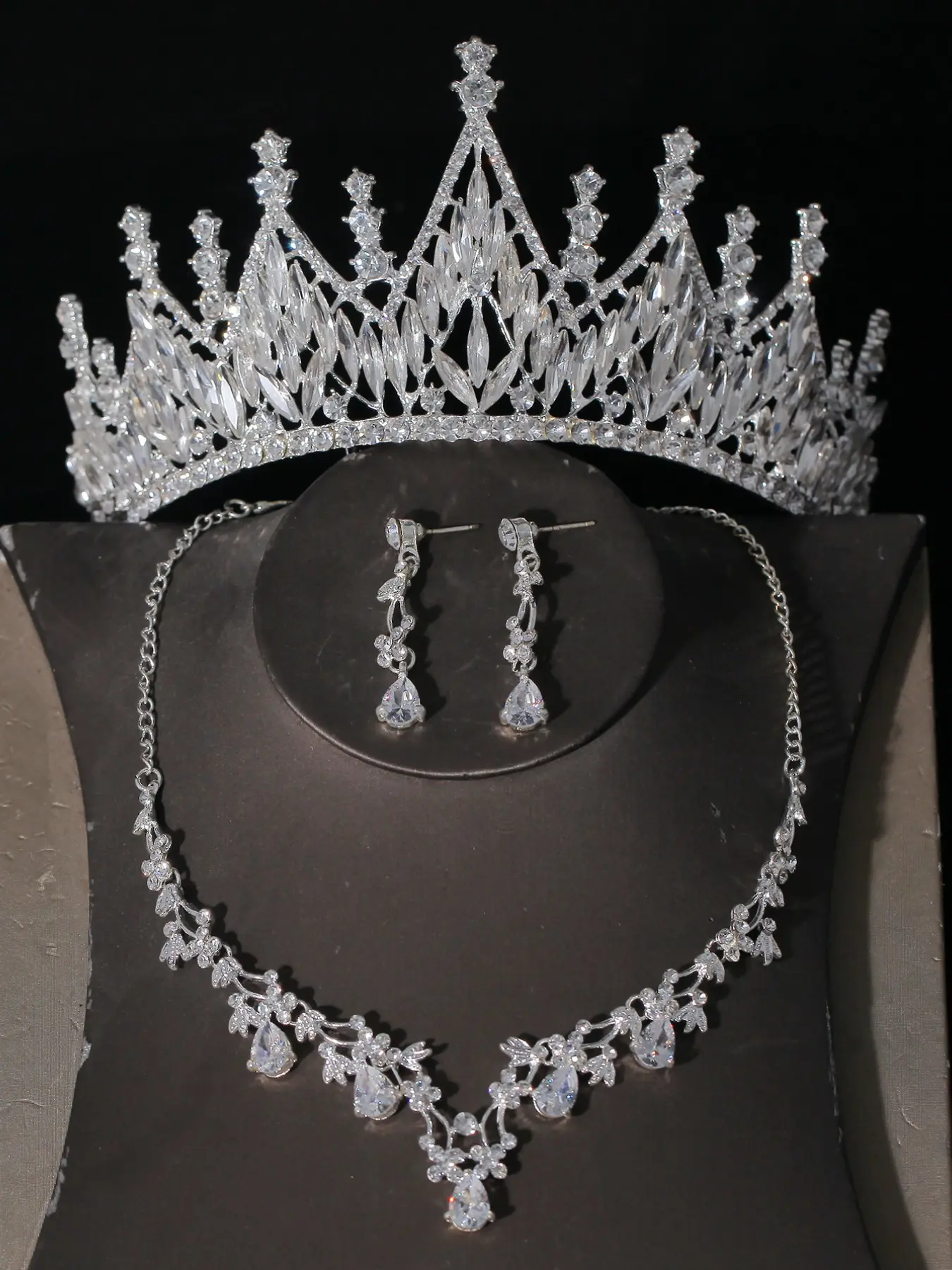 A set of bridal accessories, Jewelry set, Bride Jewelry Set for Wedding Day, including a rhinestone crown, necklace, and earrings, available in multiple colors, suitable for weddings, parties, Elegant jewelry set, Wedding Sets