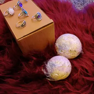 (NEW) CASHMERE BATH BOMB - Allee Roses LLC - Engagement Ring Included. Cashmere & Amber Scented Bath Bomb with Surprise Ring Inside - Body Care, Soothing Aroma - Gold / Purple