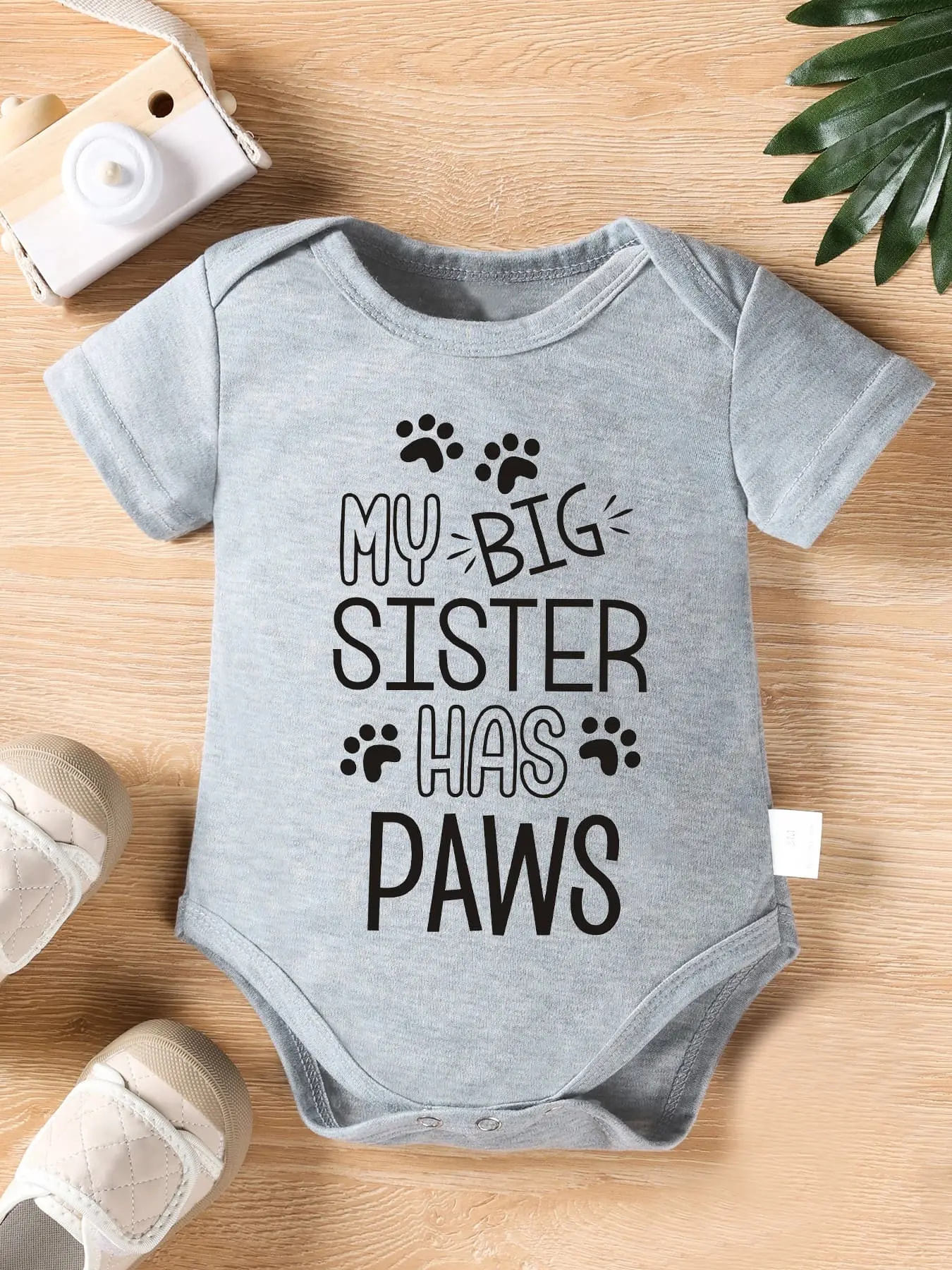 Unisex Cotton Blend Baby Bodysuit, Short Sleeves Newborn Romper with Letter Print & Paw Graphic, Cute Dog Cat Sibling "My Big Sister Has Paws" Design Baby Clothing Baby Boy Clothes