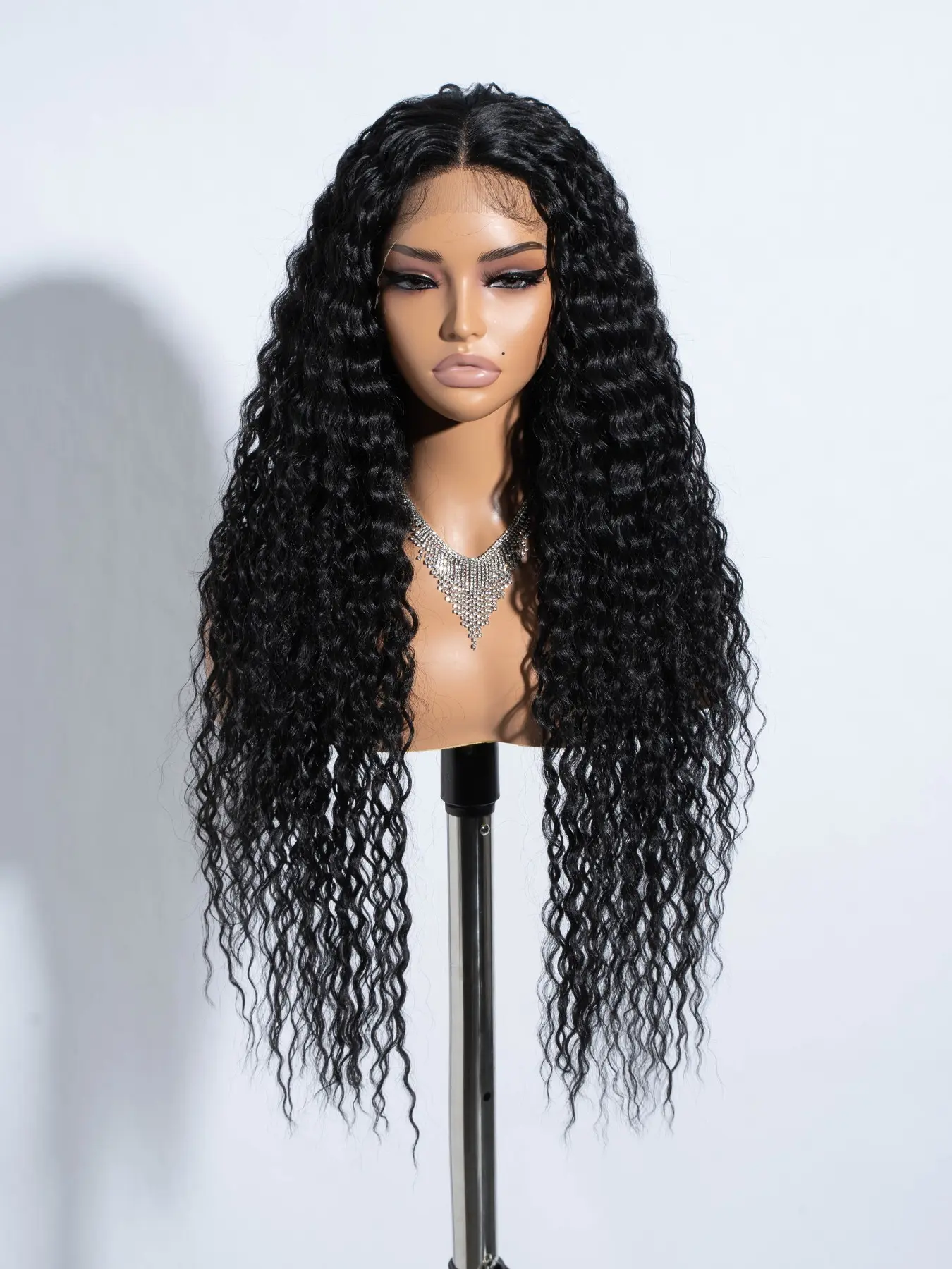Ombre Blonde Lace Front Wig, 31'' Long Small Curly Wavy Design, 130% Density Synthetic Hair for All Seasons, No Ca Prop 65 Re, Synthetic Curly Wigs, Synthetic Fiber Wigs, Synthetic Material Wigs