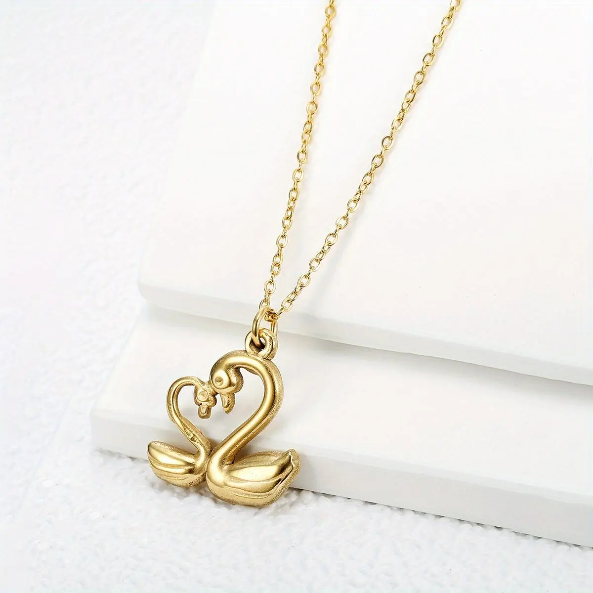 1 Piece of Fashionable and Creative Swan Pattern Stainless Steel Pendant Necklace Suitable for Daily Casual Wear, Perfect Holiday and Birthday Gift Accessories for Family and Friends