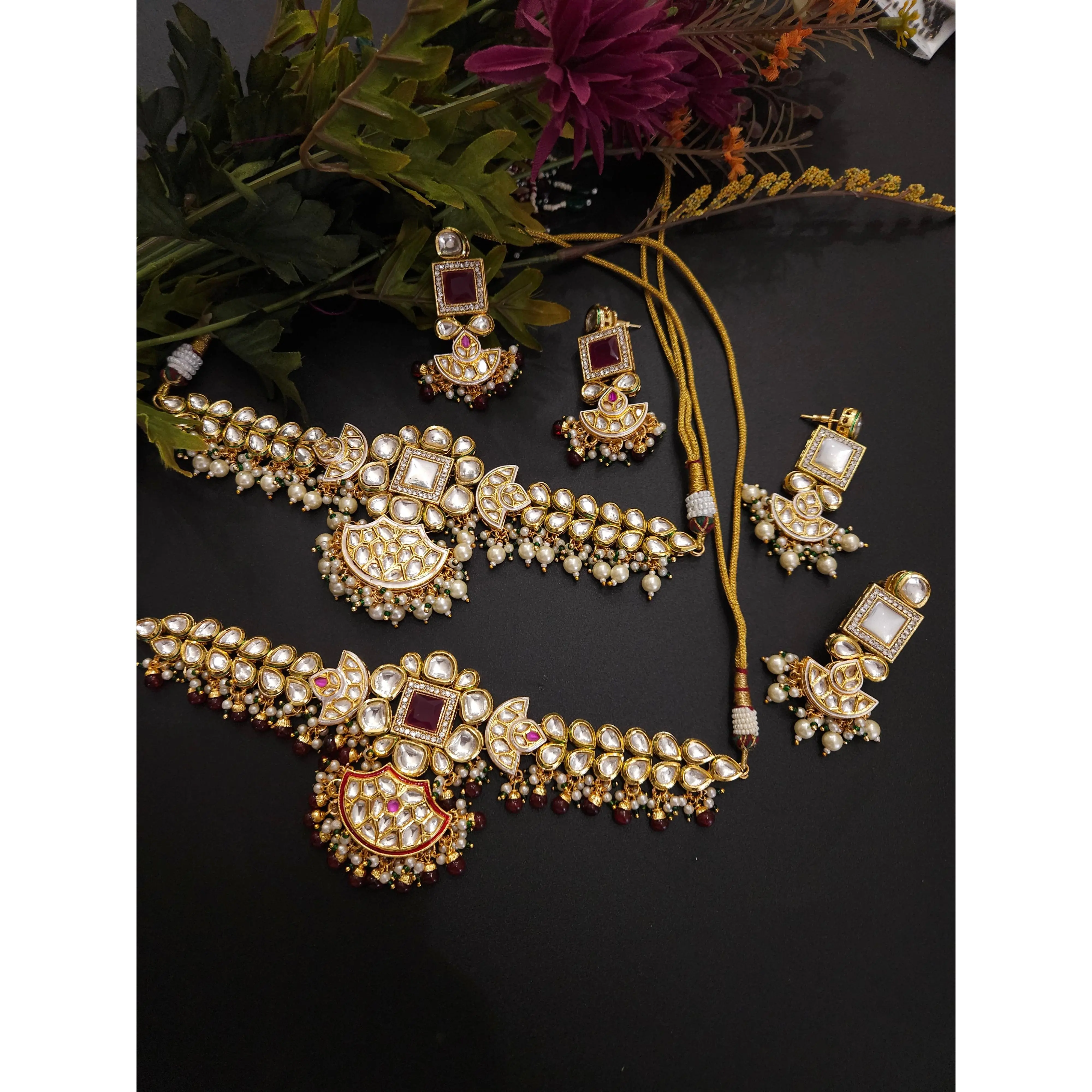Aanshi kundan choker necklace set