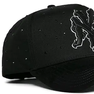 NY Crystals Black Endiamantado Carta Hat