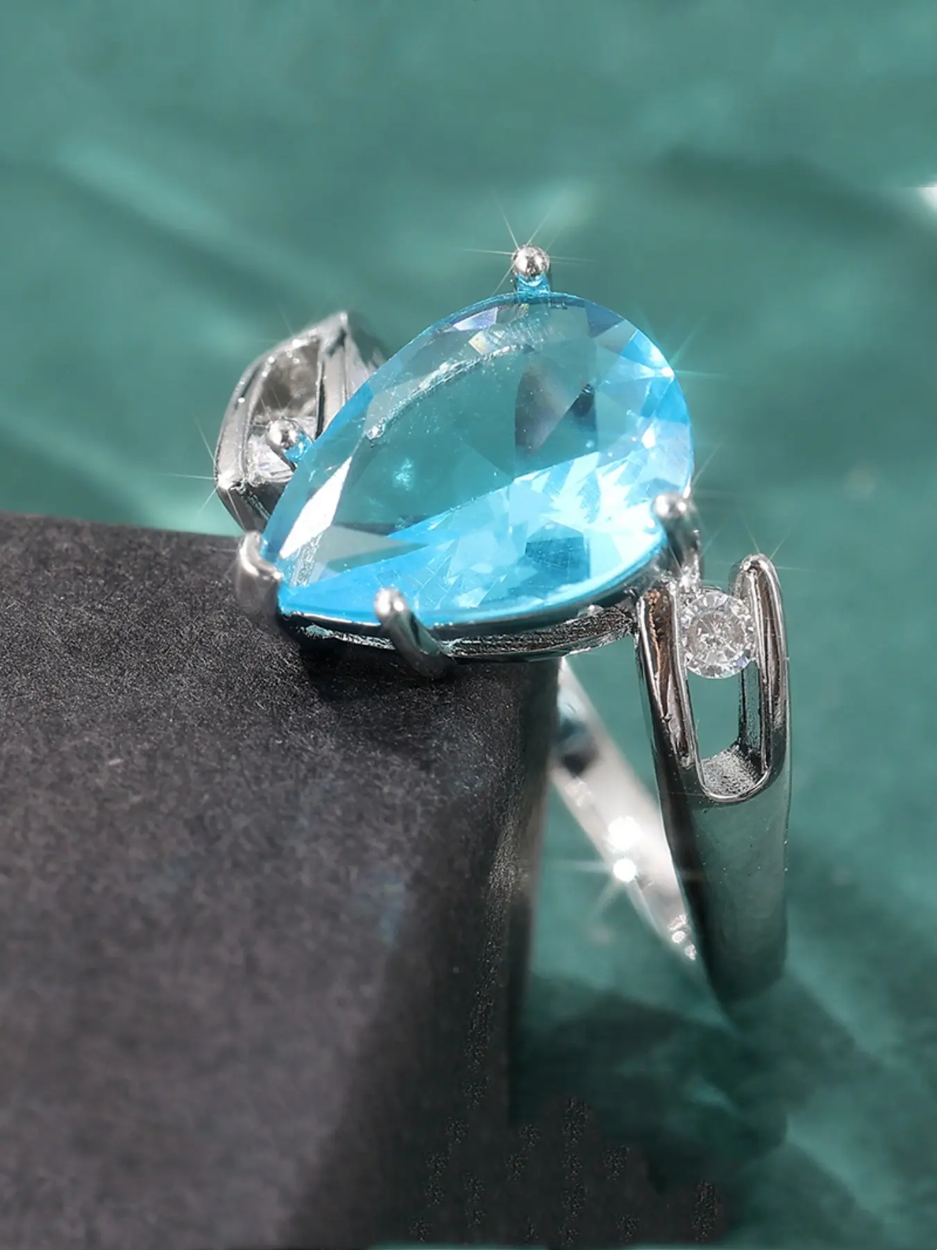Elegant Ocean Style Blue Water Drop Synthetic Zircon Ring, A Daily Wedding and Vacation Jewelry Accessory for Women, and A Gift for Festivals and Anniversaries