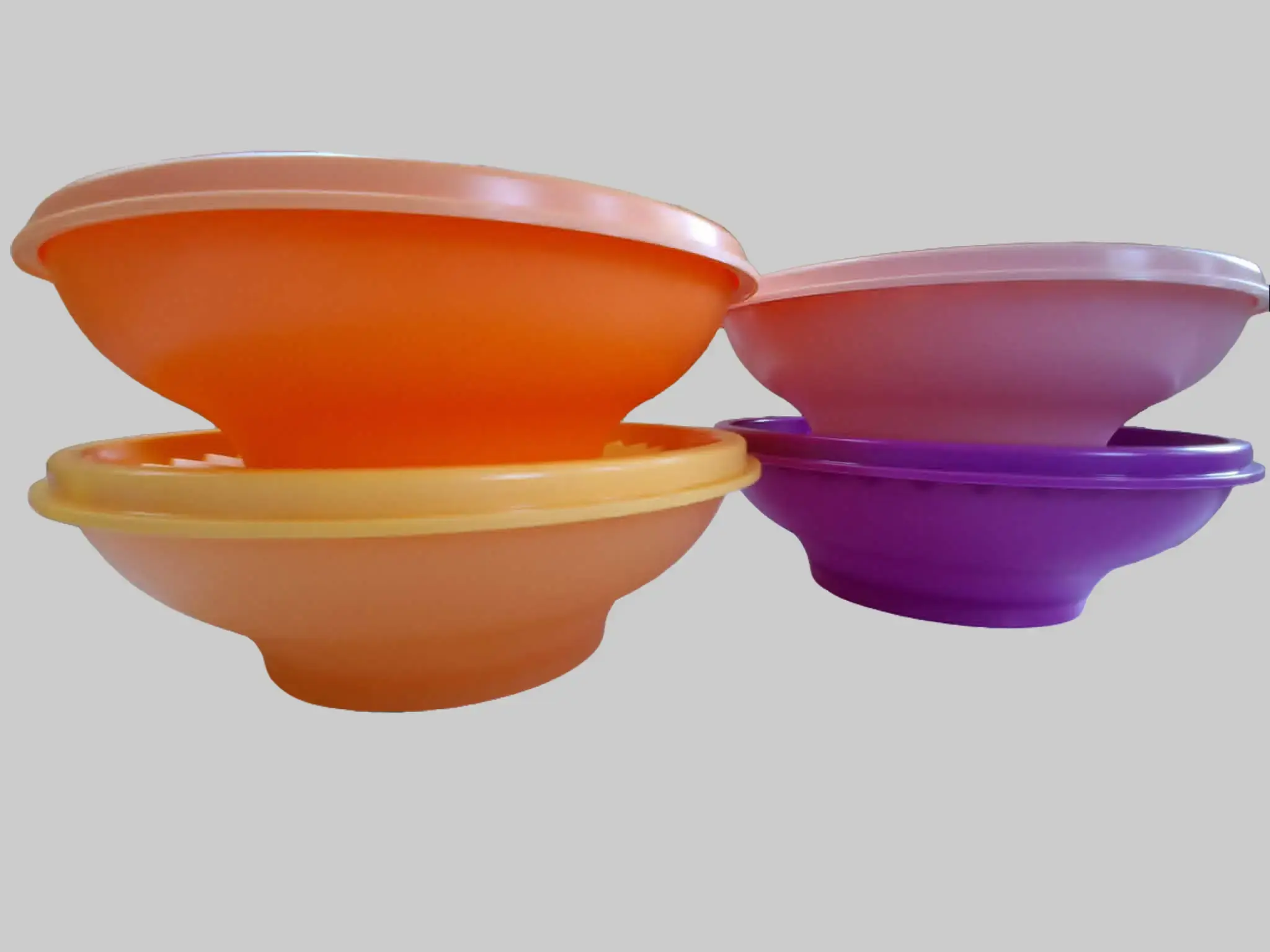 Tupperware Cereal Bowls with Starburst lids