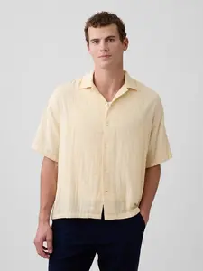 Men Gauze Vacay Shirt in Boxy Fit - Light Cream