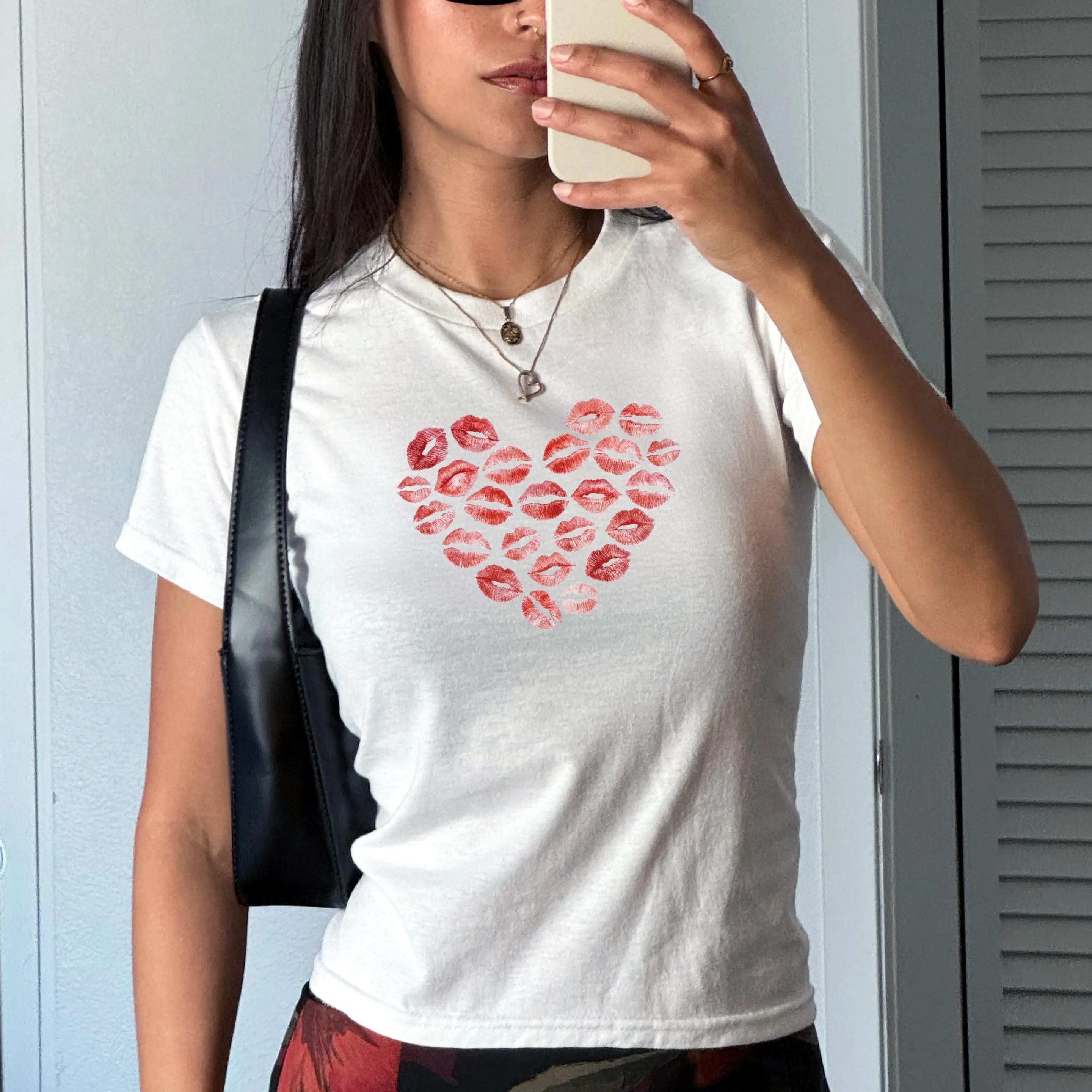 Kiss Lips Heart Graphic Tee, Cute Valentine Shirt, Aesthetic Lip Print Baby Tee, Romantic Love T-Shirt, Trendy Y2K Streetwear Top for Women