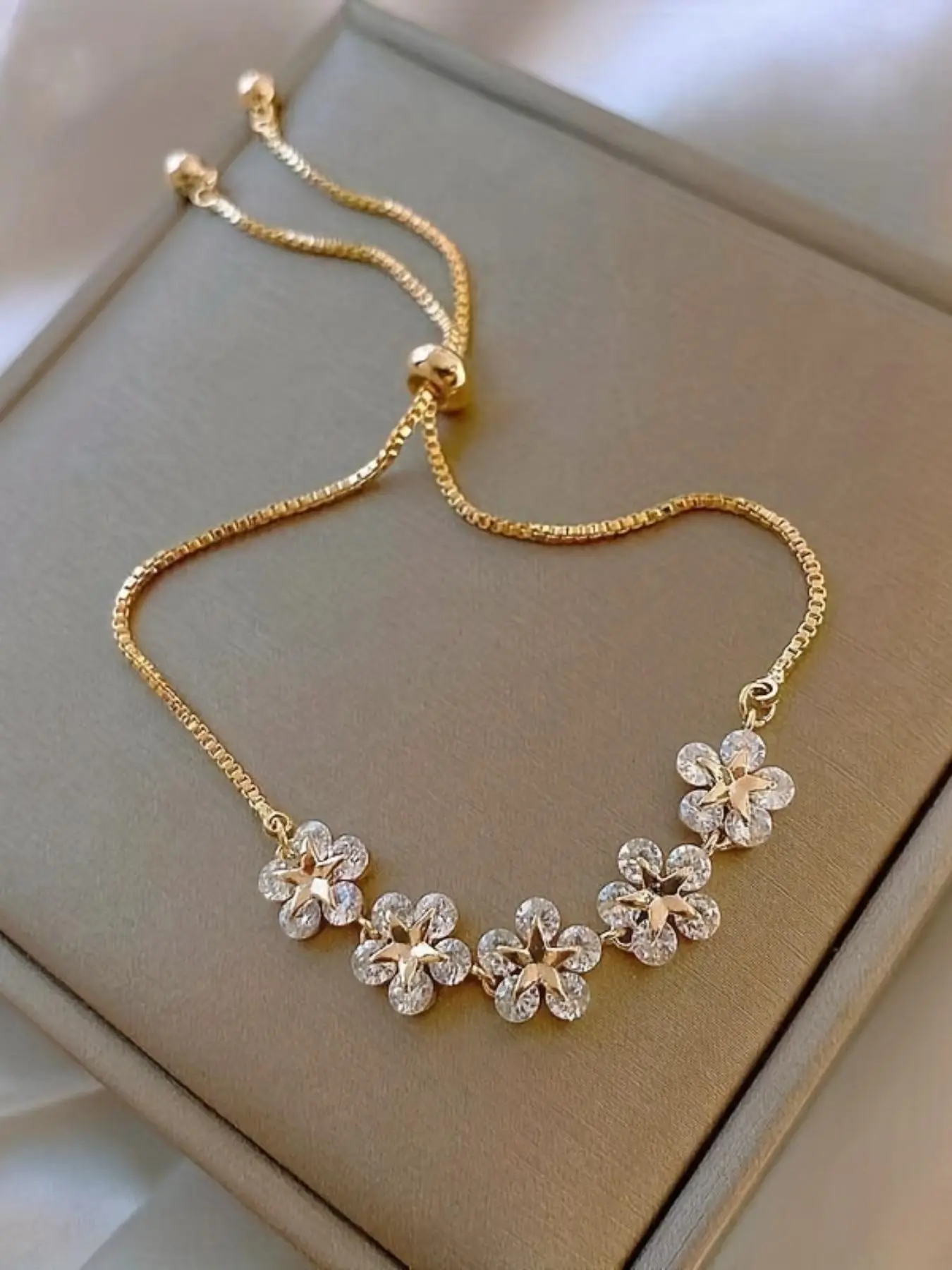 Trendy Fashion Accessory, Stylish Jewelry Piece, Perfect for Daily Wear & Special Occasions, Must-Have Trending Item, Elegant Jewelry Bracelet, Fashionable Bracelet, Bracelet Style, Fashion Bracelets