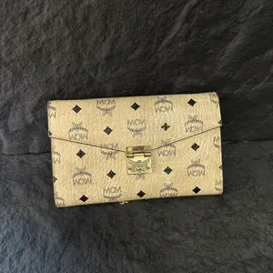 Pre-owned MCM Authentic Visetos Envelope Flap Lock Wallet On Chain Crossbody Shoulder Bag