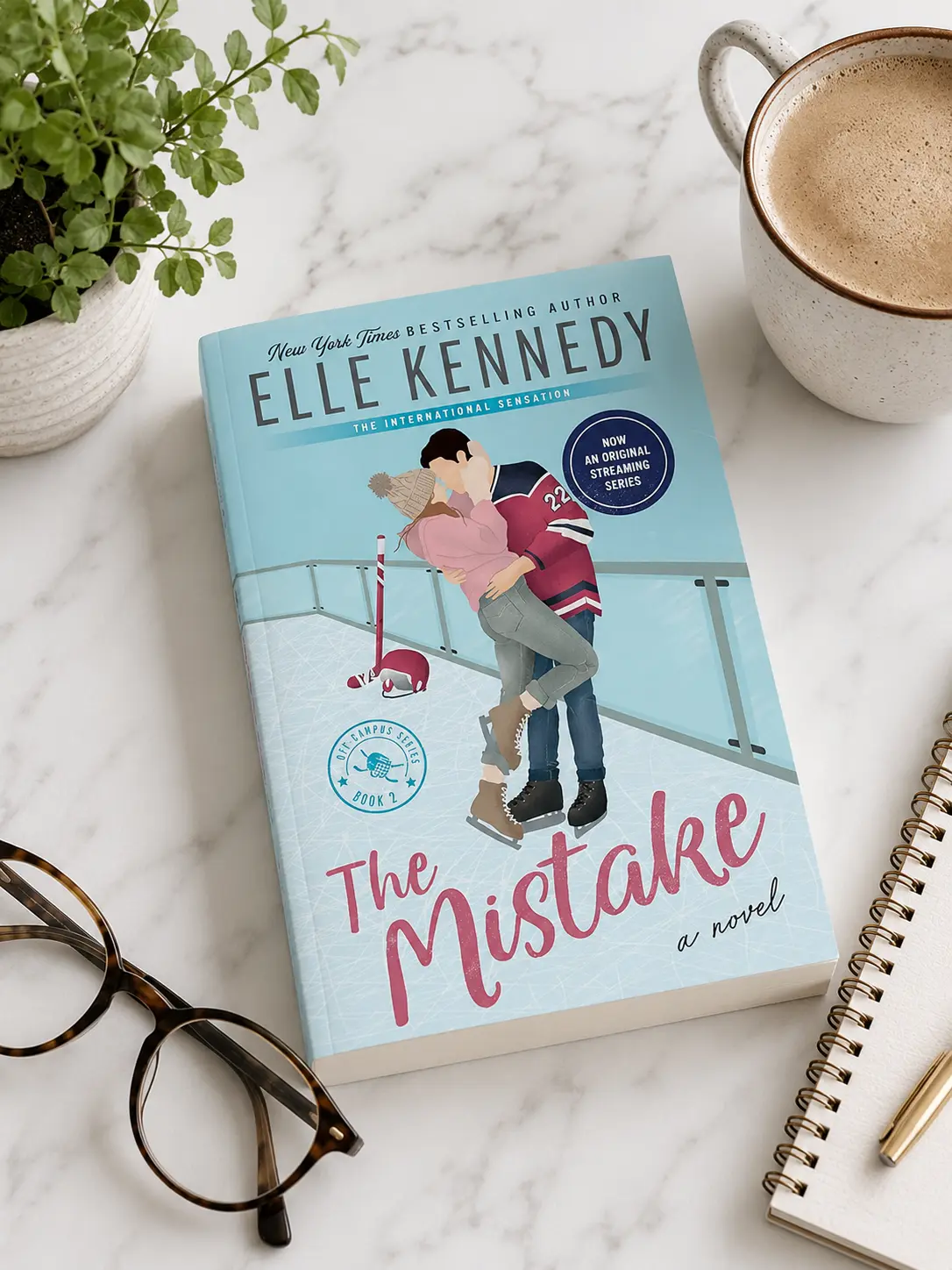 The Mistake by Elle Kennedy – Off-Campus Series Book 2, College Hockey Romance, Contemporary Sports Romance Novel, New Adult Fiction & Gift for Romance Readers