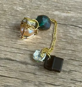Petite Edison Pearl USB-C Charm – Gold Toned Cage with Emerald Accent