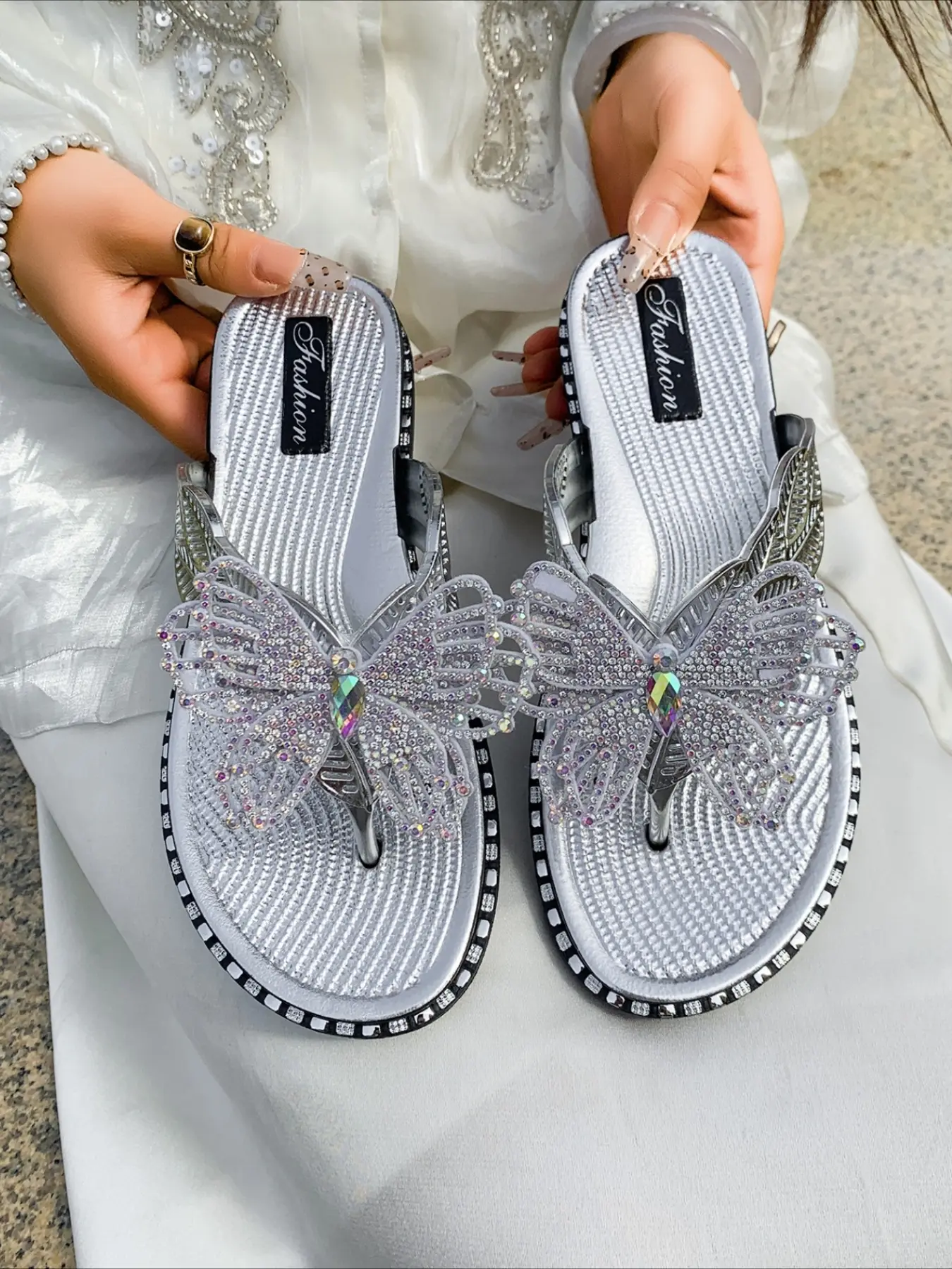 Rhinestone Butterfly Flip Flops for Women, Fashionable Footwear, Summer Outdoor Sparkly Thong Sandals, Beach Vacation Shoes, Glitter Decorated Sandals