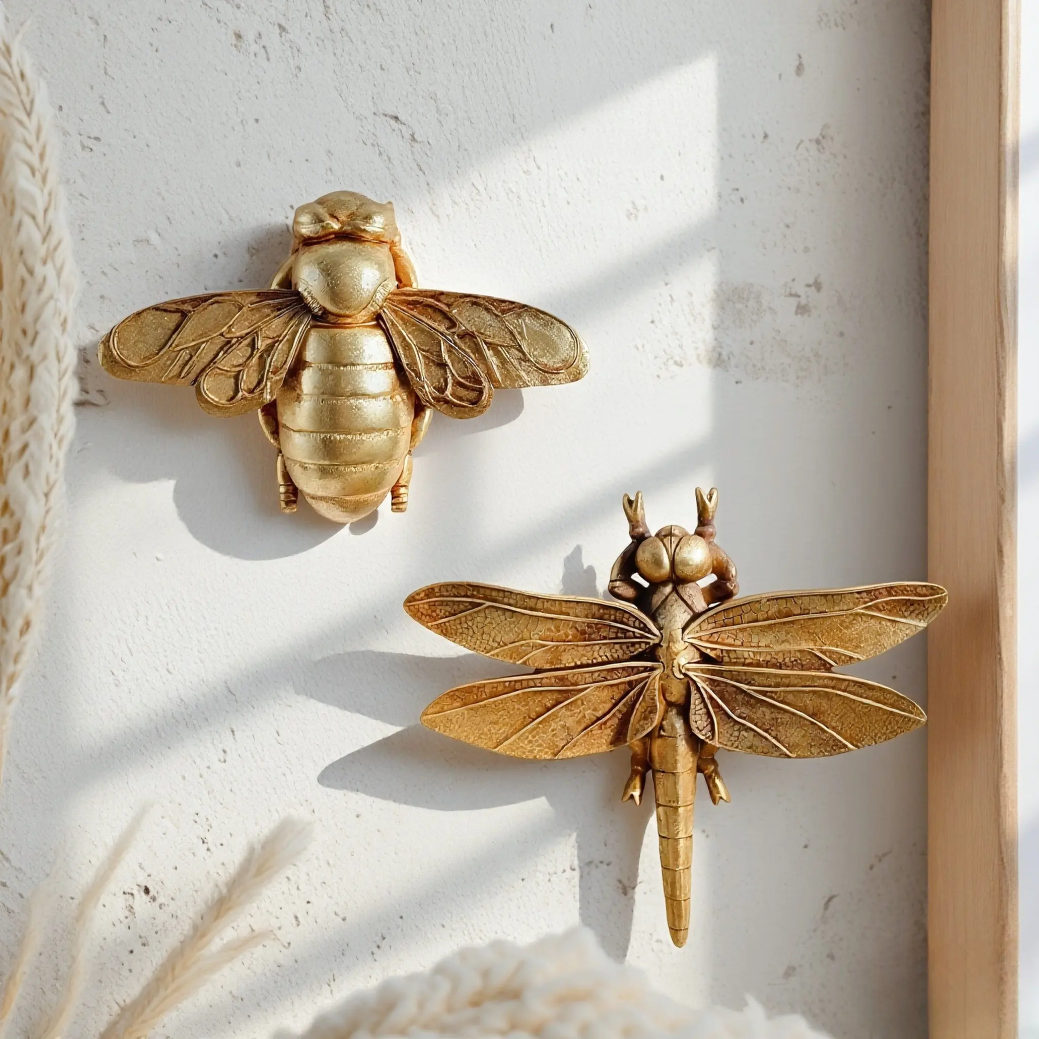 Gold Bee / Dragonfly / Swallow Wall Sculpture - Cute Resin Wall Decor - 3D Wall art for Bedroom, Living Room, Bathroom, Aesthetic Room, Office & Home Decoration - Hangable Wall Ornament - Decorative Wall Hanging - Gift Idea for Birthday & Christmas