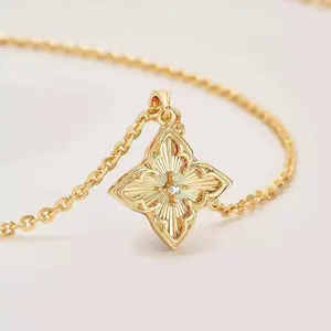 Women's 18K Gold Plated Cubic Zirconia Necklace Exquisite Lucky Clover Pendant Necklace for Women Fashion Jewelry Necklace