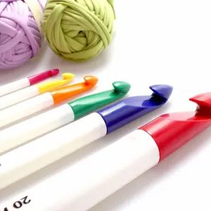 Colorful Plastic Crochet Hook Set, Ergonomic Crochet Hooks, Comfortable Handles, Sizes 7.0mm to 20mm, Ideal for DIY Knitting Supplies and Handmade Projects
