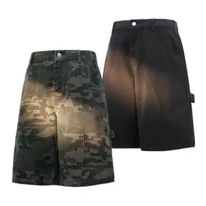 Men’s camouflage washed denim shorts, American retro design deconstructed workwear shorts, mid-length shorts—fashionable casual men’s everyday wear, street style.