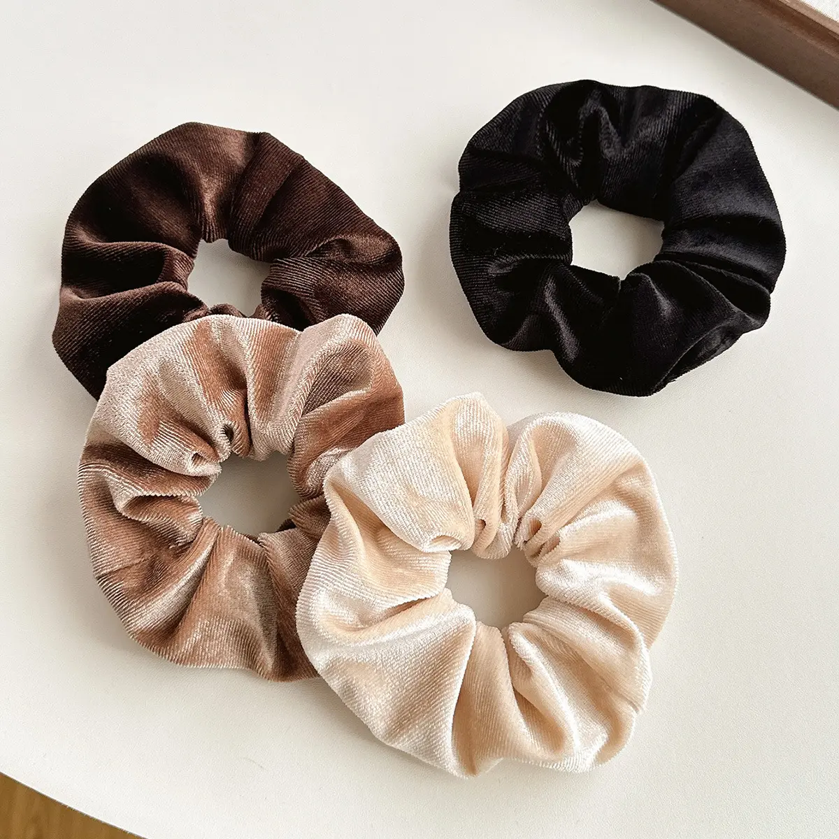 4PCS Velvet Scrunchies Set – Soft Elastic Hair Ties for Ponytail & Bun, No Damage Hair Bands for Daily Styling