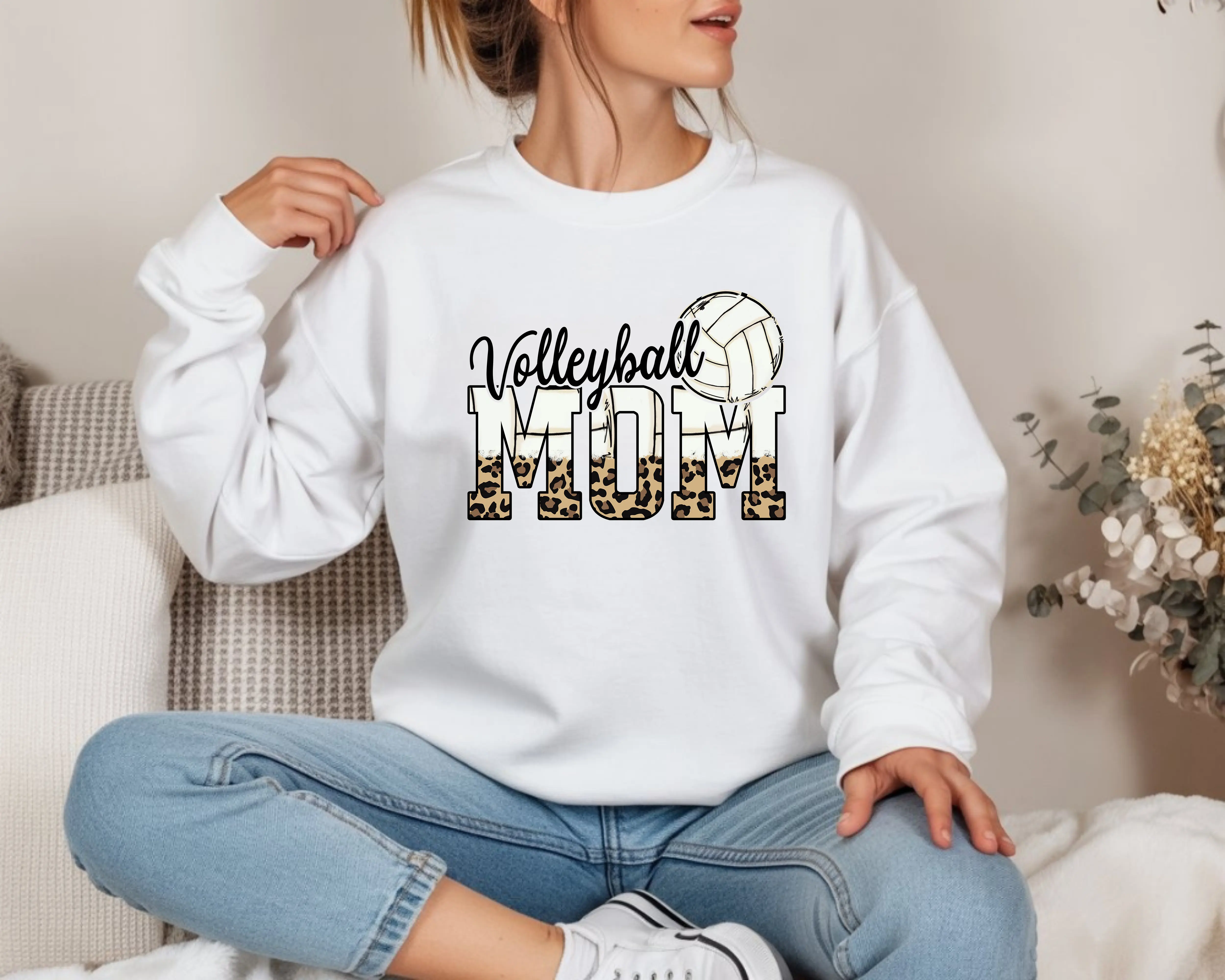 Women's Gildan Mum Volleyball Crew Neck Sweatshirt - Soft Cheetah Graphic Print, Cotton-Spandex Blend, Athletic All-Season, Loose/Classic/Normal Fit, Game Day Casual Apparel, Size M