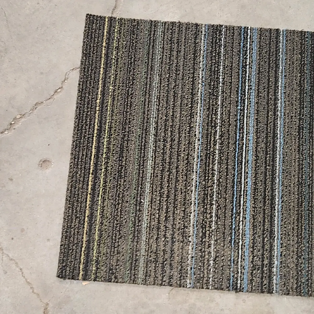 1000 sqft of Brown linear Carpet tiles with shipping included