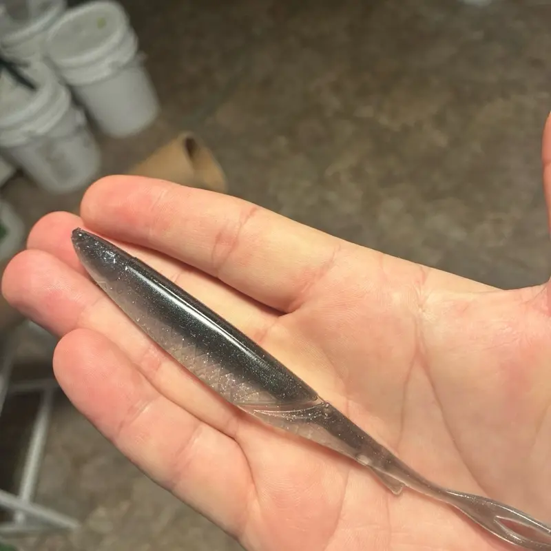 5.75in flex minnow. Silver shad. 6 in a bag