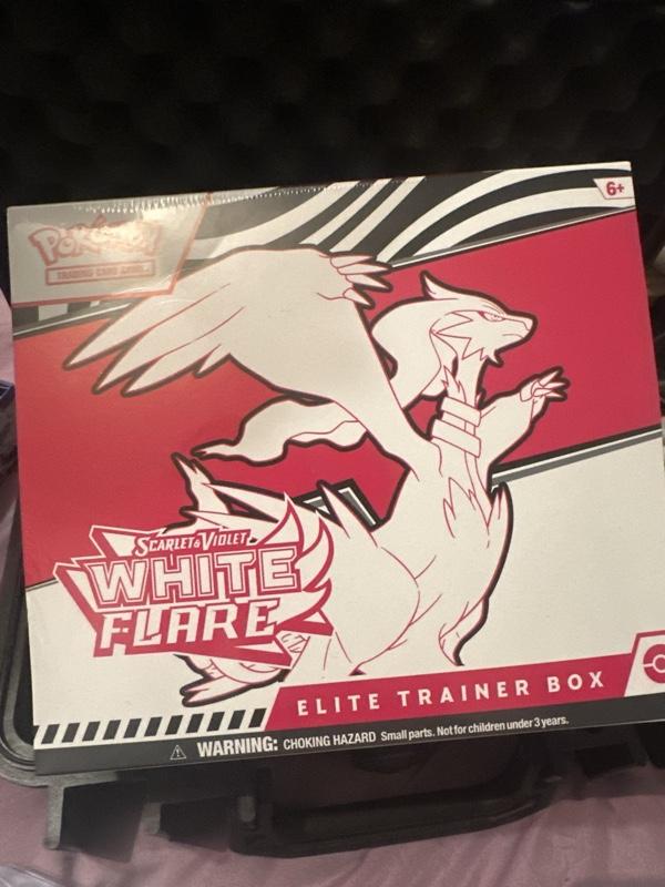 Pokemon TCG: Scarlet & Violet - White Flare ETB