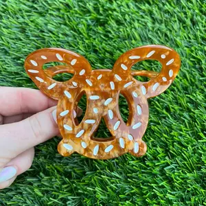 Mouse Pretzel Hair Claw