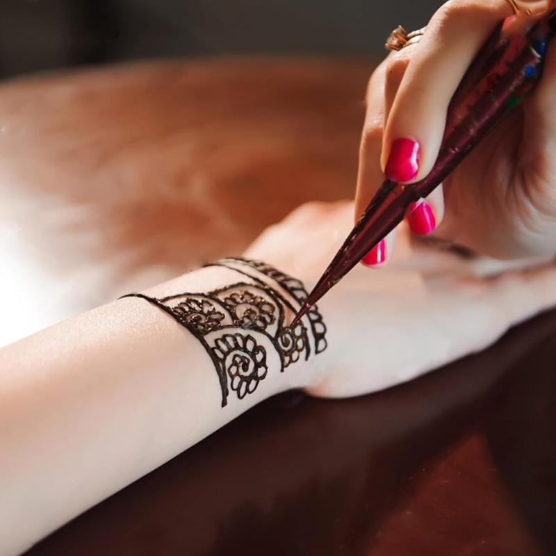 12 Pack Natural Mehendi Cone Henna Paste Temporary Tattoo Paste with 8pcs Tattoo Stencils| Each cone 25 grams | Indian Body Art Painting Drawing Tattoos Freckles (Reddish Brown Color-CS)