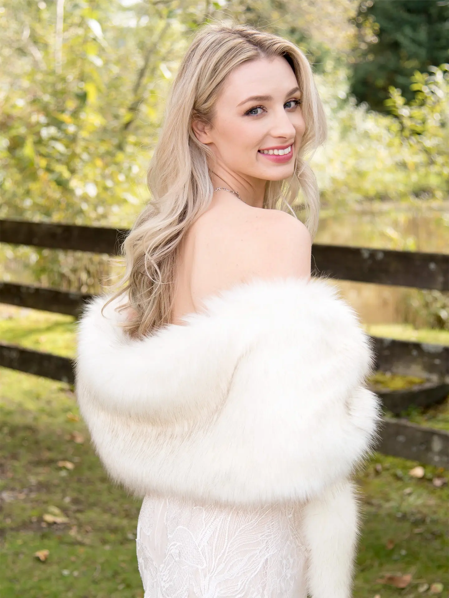 Ivory faux fur wrap bridal shawl Ivory faux fur wrap bridal shawl