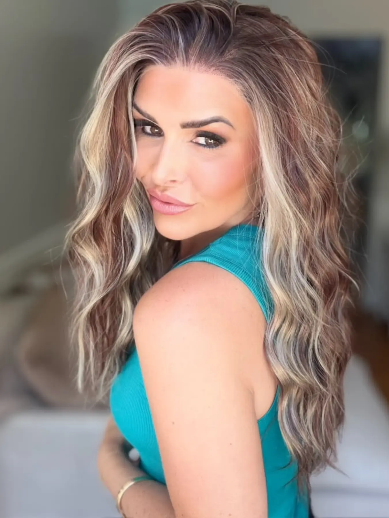 MACA BAKA Caroline Sunkissed Auburn Ash Blonde Ombre Highlight Water Wave Lace Front Wigs with Scandinavian Hairline Straight Drop Low Density 18 Inches Long Reddish Brown Loose Curly HD Synthetic Lace Front Wigs for Women Pre Plucked