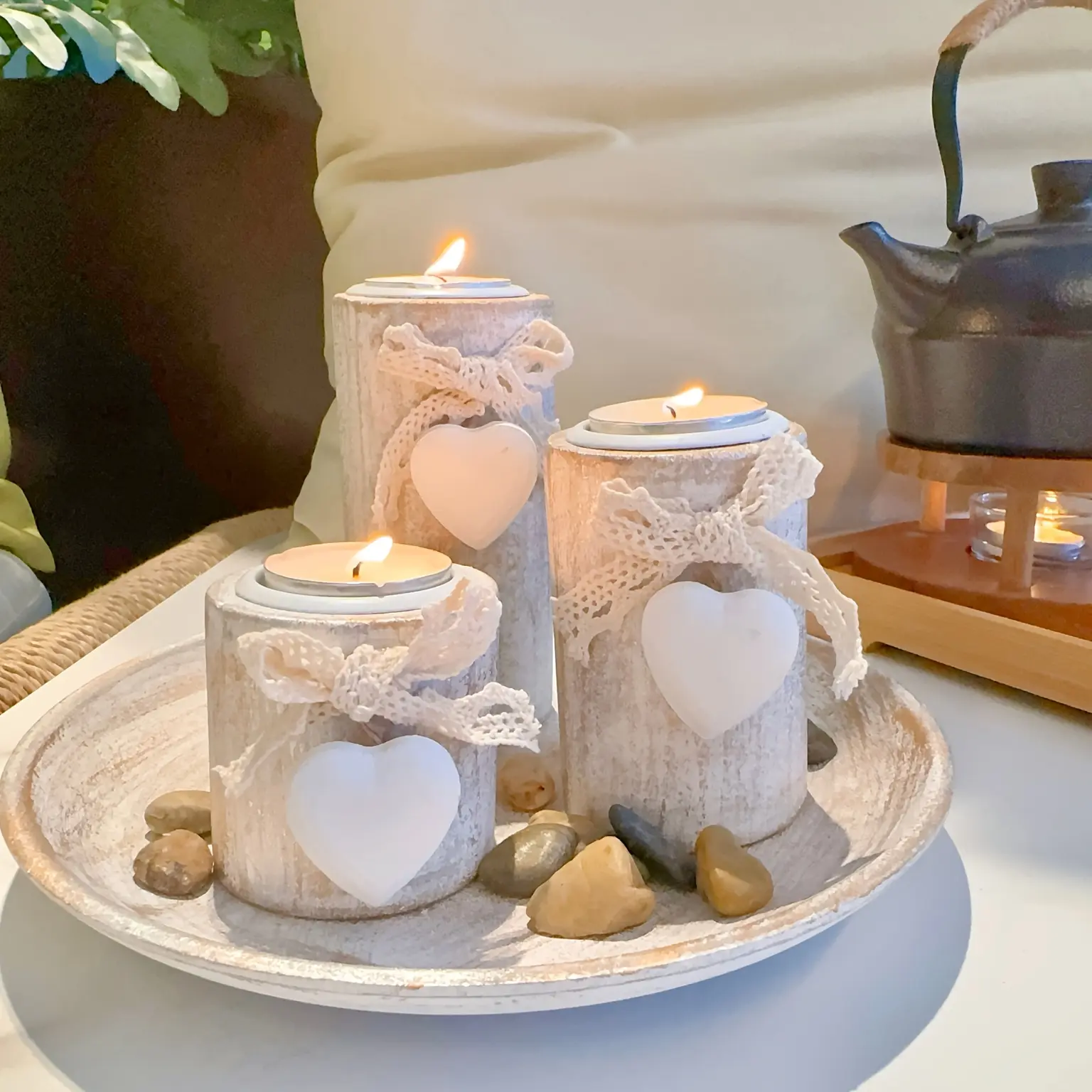White Round Tray Candle Holder Set, Decorative Wood Tealight Candle holders with Heart on Antique, White Round Decor Tray, Christmas Decor, Valentine's Day Gift, Home Decor, Table Centrepiece, Coffee Table Decor for Living Room, Wedding Anniversary