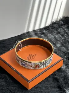 Pre-owned HERMÈS an shown bracelet Hermes Emaille GM / Metal Enamel White MR13042026A860