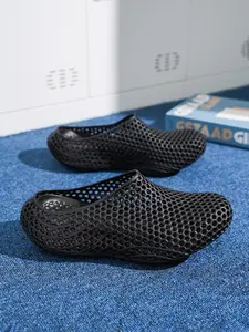 Men's 3D Printed Holey Sandals, Summer Breathable Closed-Toe Fashion Flip Flops, Non-Slip Soft Sole Slip-On Beach Shoes