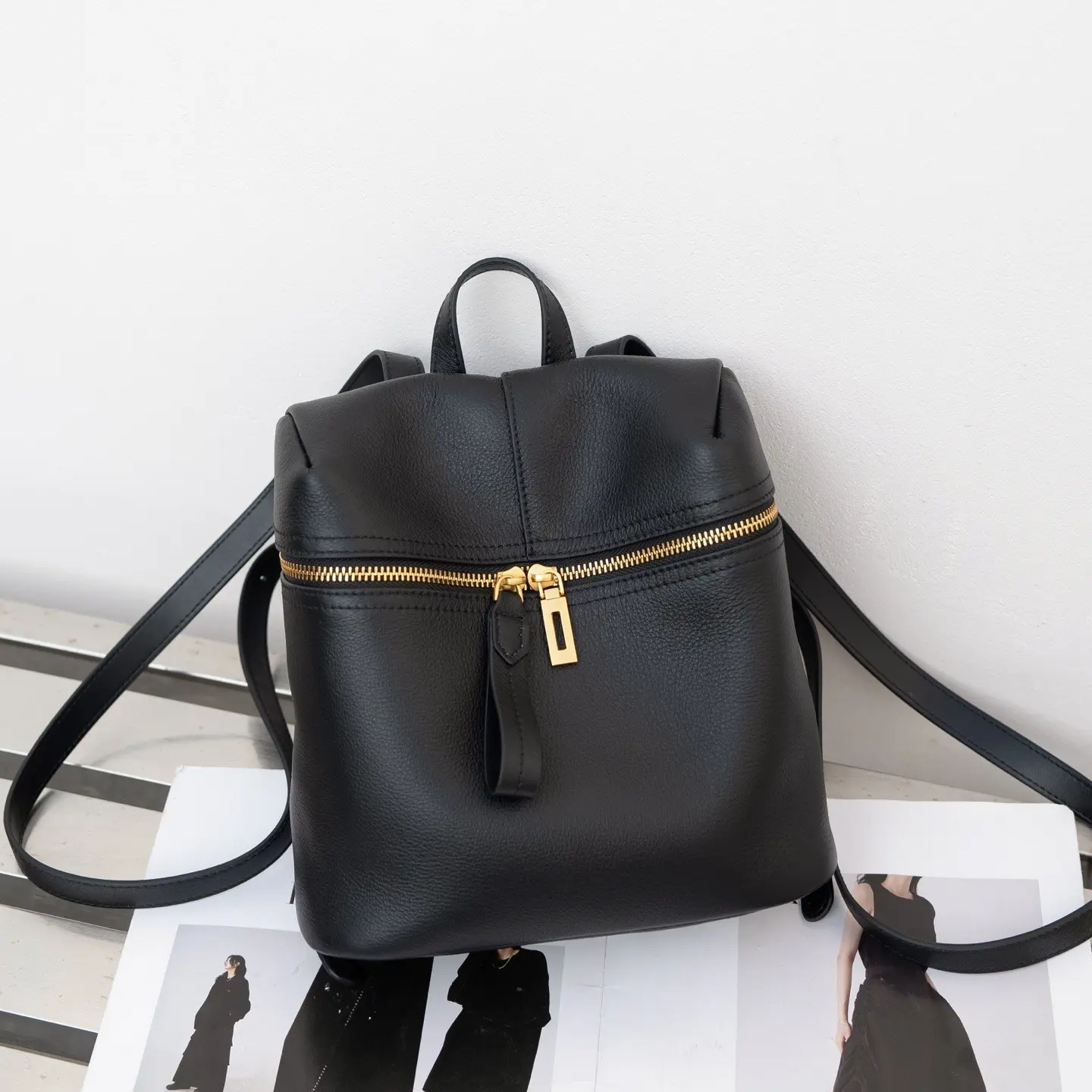 New Women's Leather Travel Backpack, Lightweight Dual Shoulder Bag, Classic Design, Daily Commute, Fashionable Soft Leather Backpack, Classic Backpacks