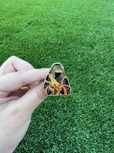 Yemeni Dress Enamel Pin, Yemen Traditional Dress Pin, Yemeni Clothing Pin, Cultural Fashion Pin, Middle Eastern Dress Pin, Hard Enamel Lapel Pin, Heritage Pin, Yemen Gift