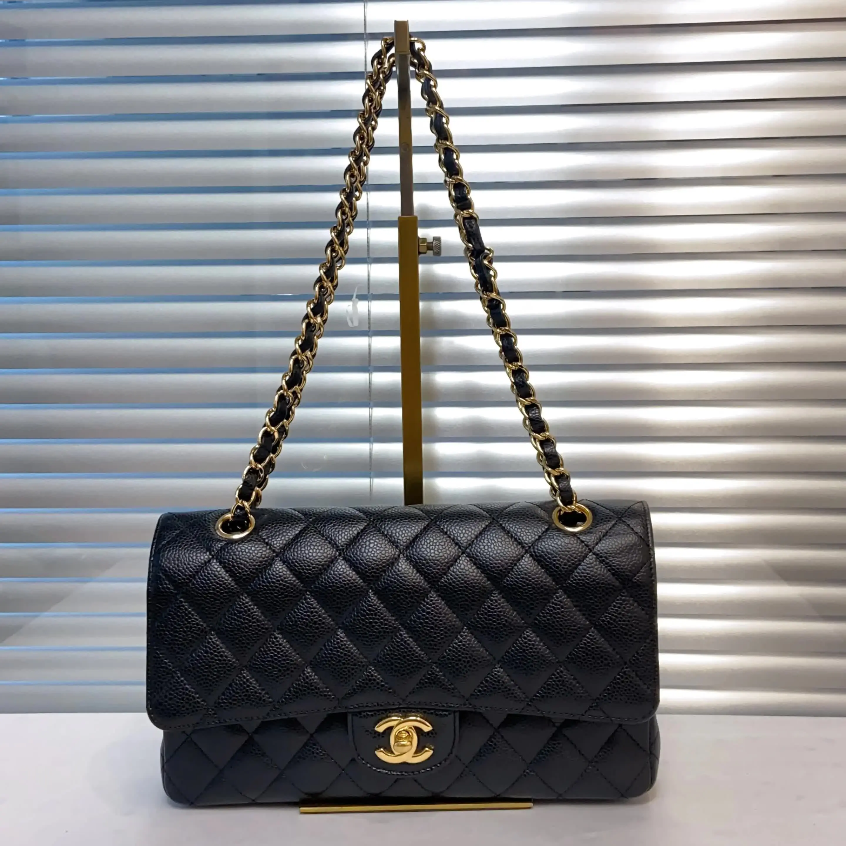 Pre-owned CHANEL leather Shoulder Bags Medium CF Shoulder Bag in Black Caviar 42923156