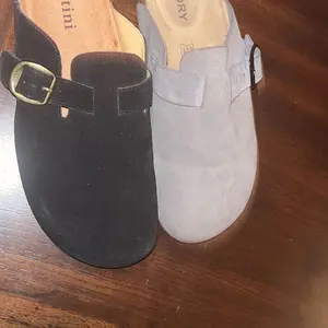 Men's Women's Adjustable Buckle Potato Shoes Suede Clogs Mens Leather Mules Cork Footbed Sandals