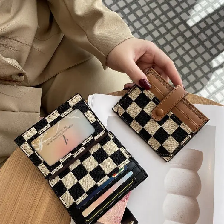 Women’s wallet made from upgraded high-quality fabric; card holder—compact, lightweight, easy to carry, wear-resistant, multiple card slots, compartmentalized design; casual, refined everyday handheld small bag style. Women’s wallet featuring a blended ca