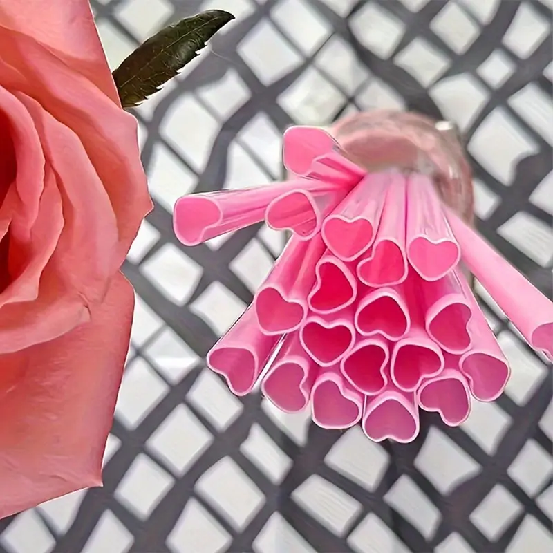 Heart Shaped Disposable Plastic Straw, 20pcs Biodegradable Drinking Straw, Festive Party Decoration Supplies for Home Kitchen Wedding Birthday, Home Bar Accessories, Cocktail Accessories, Plastic Straws Disposable
