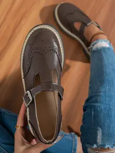 Fashionable British Style Mary Jane Thick Sole Shoes, Block Carving Craftsmanship, T-Strap Deep V Design, Metal Buckle, College Wind Height Increase, Walking Shoes, Chic Shoes, Adjustable Mary Janes