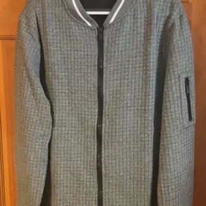 review image 0