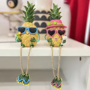 [Adorable Pineapple Couples] 2pcs Adorable Hand-Painted Resin American Country-Style Hanging Pineapple Couples | Indoor/Outdoor Garden Tabletop Ornament with Glasses & Hats, Ideal for Easter & Mother's Day Decor, Durable Resin Crafts
