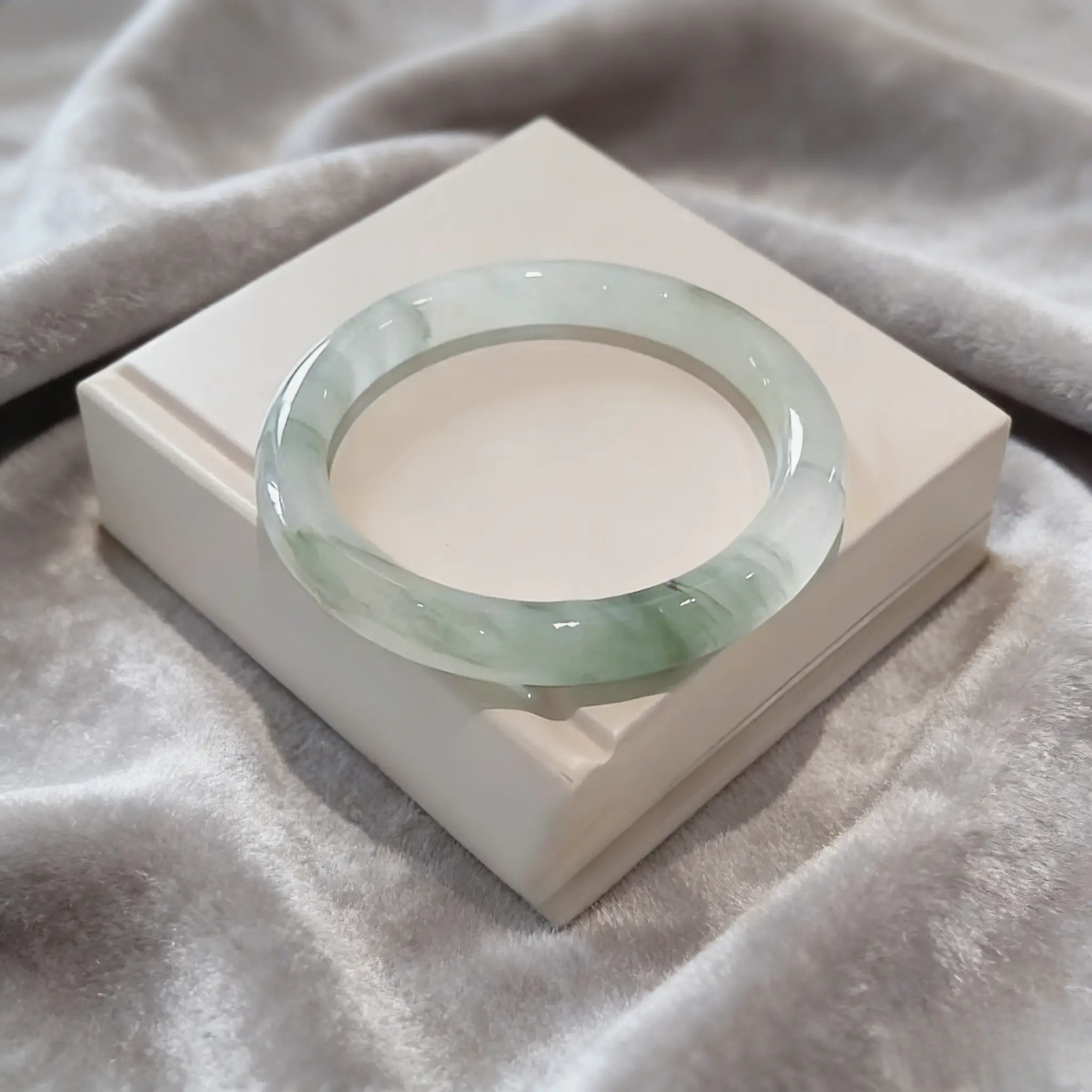 Natural Green Jade Bangle Semi-Flower Pattern Round Barcelet Elegant Lady Bracelet Ins Fashion Jewelry Natural Green Jade Bangle Semi-Flower Pattern Round Barcelet Elegant Lady Bracelet Ins Fashion Jewelry