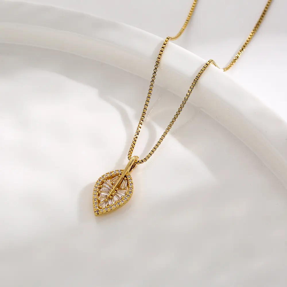 8122 Gold Zircon Leaves