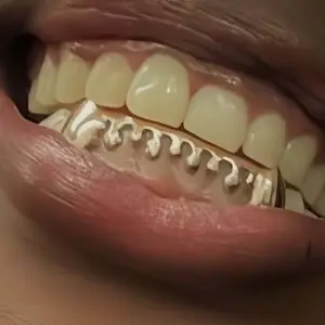 Copper Casting Polished Water Drop Sharp Tooth Teeth Cosplay Prop, Unisex Stage Accessory for Men and Women, Funny Ball Props, Fake teeth