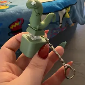 Lizard Sound Button Keychain,Lizard sound button, simulation lizard keychain,Decompression Creative Sensory Fidget Unwind,Valentine's Day gift