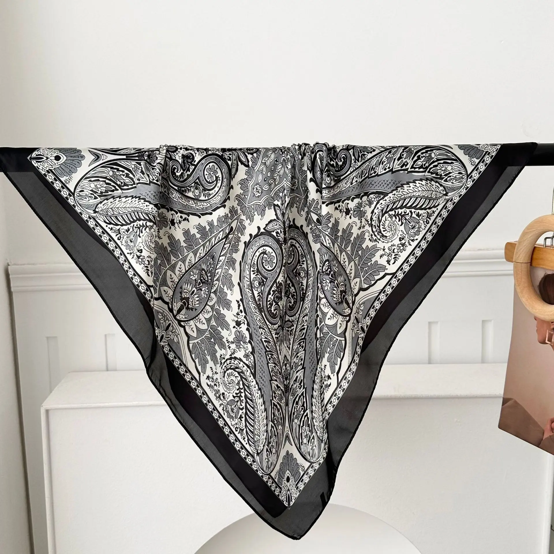 Big Cashew Nut Pattern Black