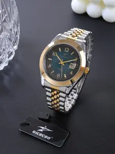 RICECGO Men's Two-Tone Quartz Watch: Gradient rippled dial paired with a two-tone bracelet creates a classic yet sophisticated look. Stand out in the office without clashing with coworkers, and turn heads on weekend outings. Unbeatable value for money!