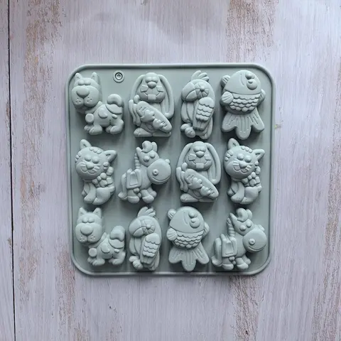 12-grid Silicone Reusable Chocolate Mold, 1 Count Animal Shaped Cake Baking Mold, DIY Handmade Jelly Dessert Mold, Silicone Molds For Chocolate, Kitchen Supplies, Home Baking Supplies